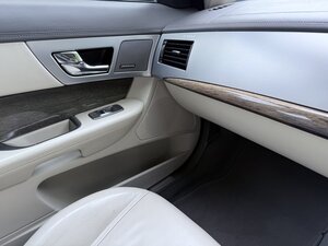 Jaguar XF 2.2 XF Premium Luxury D200 Auto 4dr