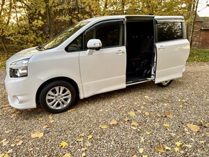 Toyota  Voxy 2.0 Automatic 7 Seater