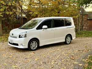 Toyota  Voxy 2.0 Automatic 7 Seater