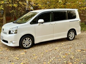 Toyota  Voxy 2.0 Automatic 7 Seater