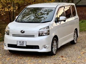 Toyota  Voxy 2.0 Automatic 7 Seater