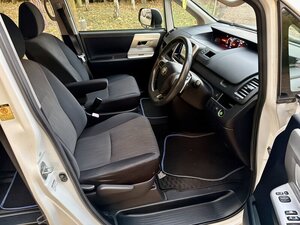 Toyota  Voxy 2.0 Automatic 7 Seater