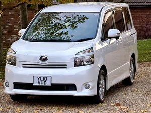 Toyota  Voxy 2.0 Automatic 7 Seater