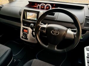 Toyota  Voxy 2.0 Automatic 7 Seater