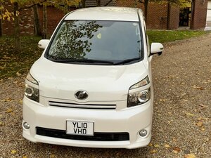 Toyota  Voxy 2.0 Automatic 7 Seater