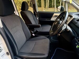 Toyota  Voxy 2.0 Automatic 7 Seater