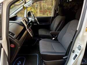 Toyota  Voxy 2.0 Automatic 7 Seater