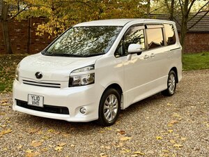 Toyota  Voxy 2.0 Automatic 7 Seater