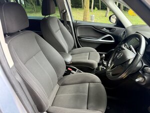 Vauxhall Zafira Tourer 1.4 Zafira Tourer SRI T 5dr