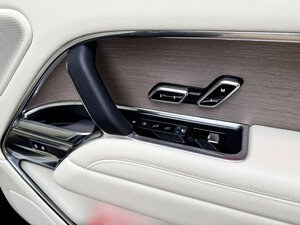 Land Rover Range Rover P530 S/C V8 4.4 Autobiography LWB