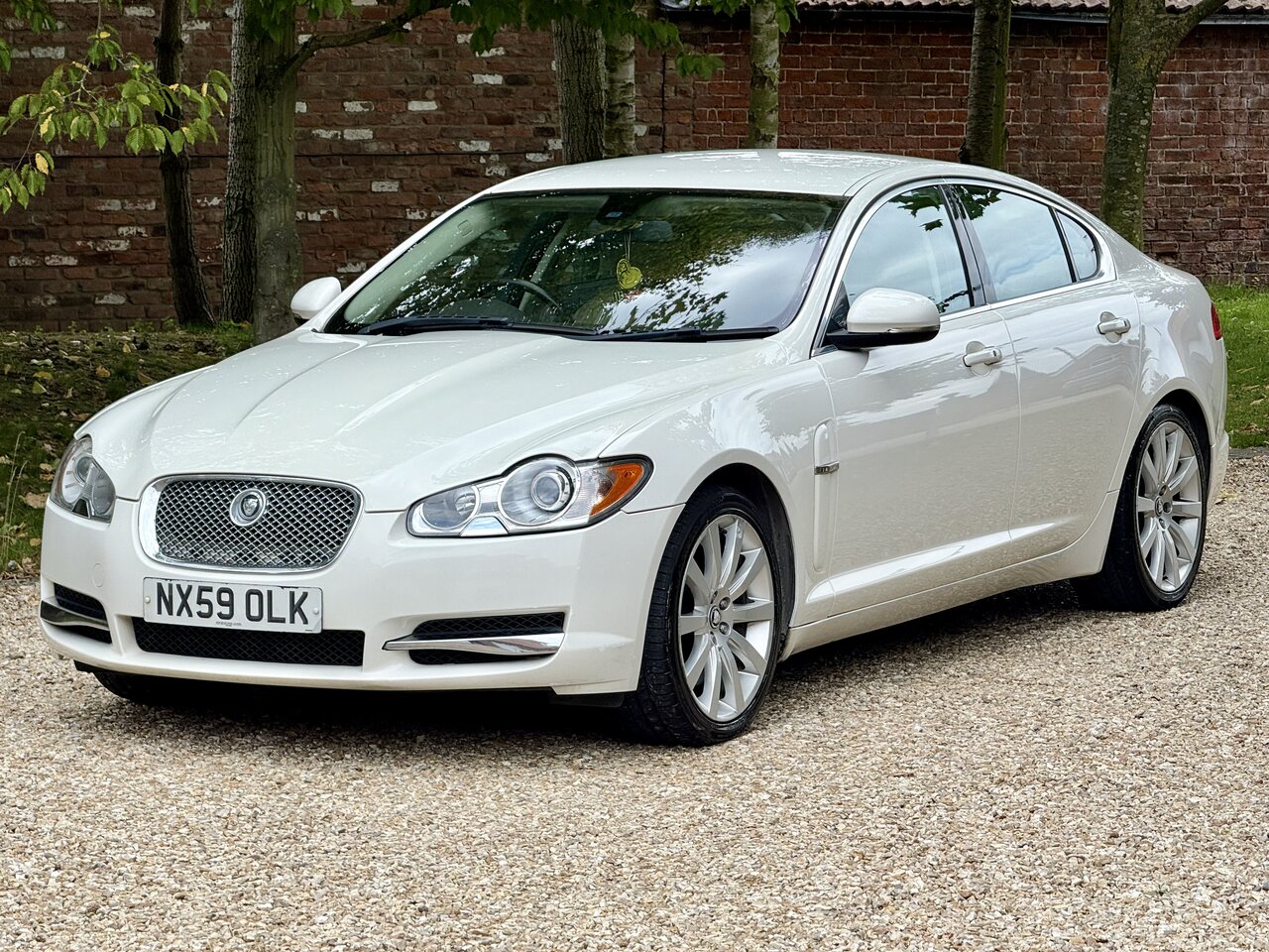 Jaguar XF 3.0 XF Premium Luxury V6 AUTO Saloon