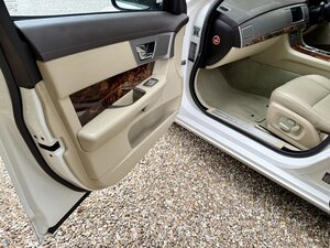 Jaguar XF 3.0 XF Premium Luxury V6 AUTO Saloon