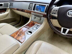 Jaguar XF 3.0 XF Premium Luxury V6 AUTO Saloon