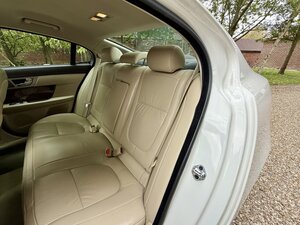 Jaguar XF 3.0 XF Premium Luxury V6 AUTO Saloon