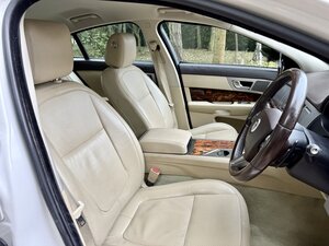 Jaguar XF 3.0 XF Premium Luxury V6 AUTO Saloon