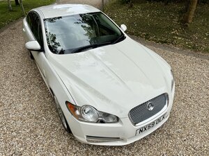 Jaguar XF 3.0 XF Premium Luxury V6 AUTO Saloon
