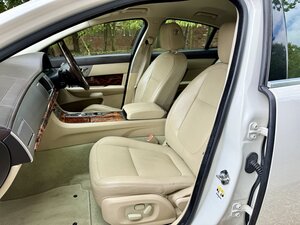 Jaguar XF 3.0 XF Premium Luxury V6 AUTO Saloon