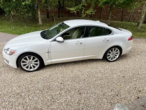 Jaguar XF 3.0 XF Premium Luxury V6 AUTO Saloon