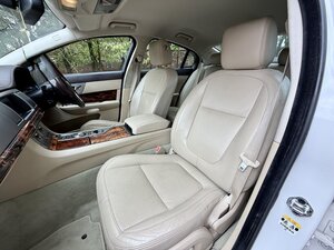 Jaguar XF 3.0 XF Premium Luxury V6 AUTO Saloon