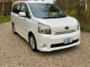 Toyota Voxy 2.0 Automatic  7 Seater