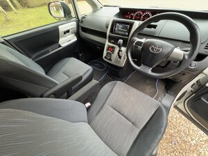 Toyota Voxy 2.0 Automatic  7 Seater