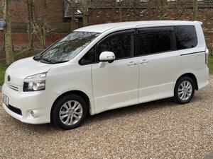 Toyota Voxy 2.0 Automatic  7 Seater