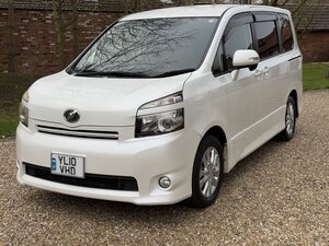 Toyota Voxy 2.0 Automatic  7 Seater