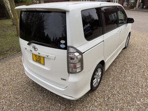 Toyota Voxy 2.0 Automatic  7 Seater