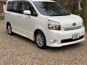 Toyota Voxy 2.0 Automatic  7 Seater