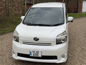 Toyota Voxy 2.0 Automatic  7 Seater