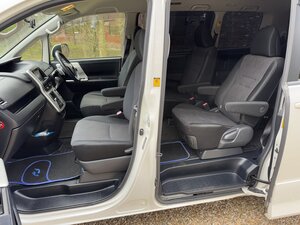 Toyota Voxy 2.0 Automatic  7 Seater