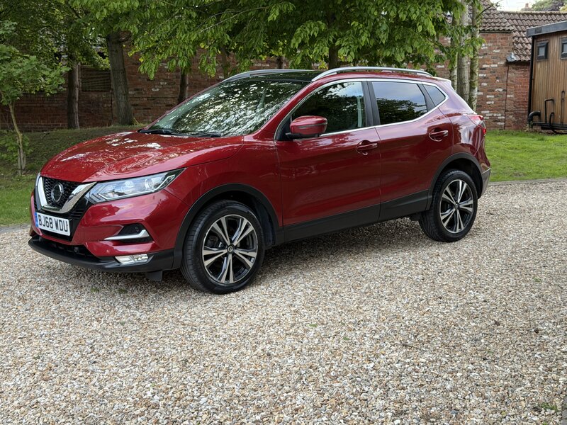 Nissan Qashqai 1.2 petrol N-connecta Dig-t 5dr