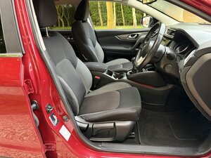 Nissan Qashqai 1.2 petrol N-connecta Dig-t 5dr