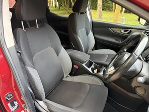 Nissan Qashqai 1.2 petrol N-connecta Dig-t 5dr