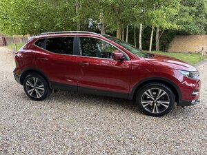 Nissan Qashqai 1.2 petrol N-connecta Dig-t 5dr