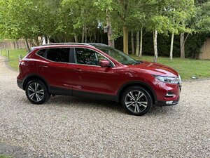 Nissan Qashqai 1.2 petrol N-connecta Dig-t 5dr