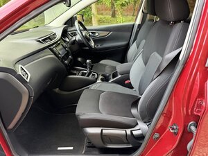 Nissan Qashqai 1.2 petrol N-connecta Dig-t 5dr
