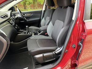 Nissan Qashqai 1.2 petrol N-connecta Dig-t 5dr