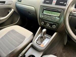 Volkswagen Jetta 2.0 TDi Sport Automatic Saloon