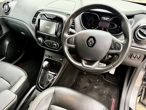 Renault Captur 1.2 Captur Signature NAV TCE AUtomatic
