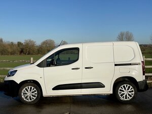 Citroen Berlingo 1.5 Berlingo 1000 Enterprise BLUE HDI S/S AUTO 5dr