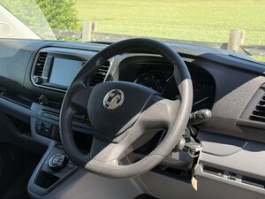 Vauxhall Vivaro 2.0 Vivaro F3100 Dynamic S/S AUTO 6dr