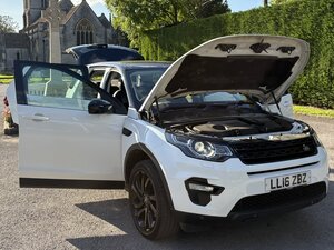 Land Rover Discovery Sport 2.0 Discovery Sport Black HSE TD4 AUTO 5dr