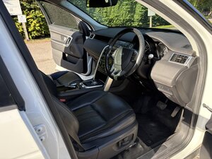 Land Rover Discovery Sport 2.0 Discovery Sport Black HSE TD4 AUTO 5dr