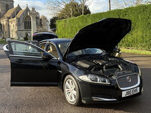 Jaguar XF 2.2 XF Luxury D AUTO 4dr