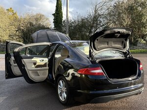 Jaguar XF 2.2 XF Luxury D AUTO 4dr