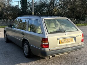 Mercedes-Benz 230 2.3 230te AUTO 5dr