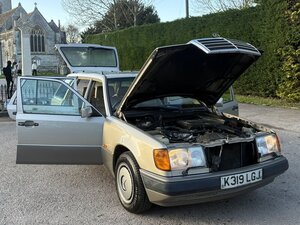 Mercedes-Benz 230 2.3 230te AUTO 5dr