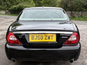 Jaguar XJ 2.7 XJ Sovereign V6 LWB AUTO 4dr