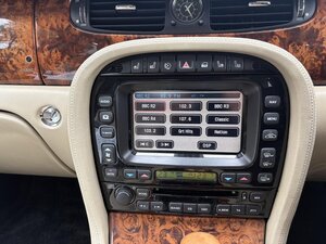 Jaguar XJ 2.7 XJ Sovereign V6 LWB AUTO 4dr